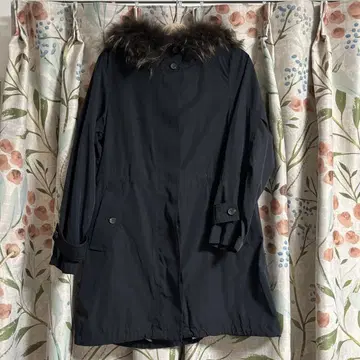 새상품급! 23구 퍼 달린 모즈 코트 블랙 컬러