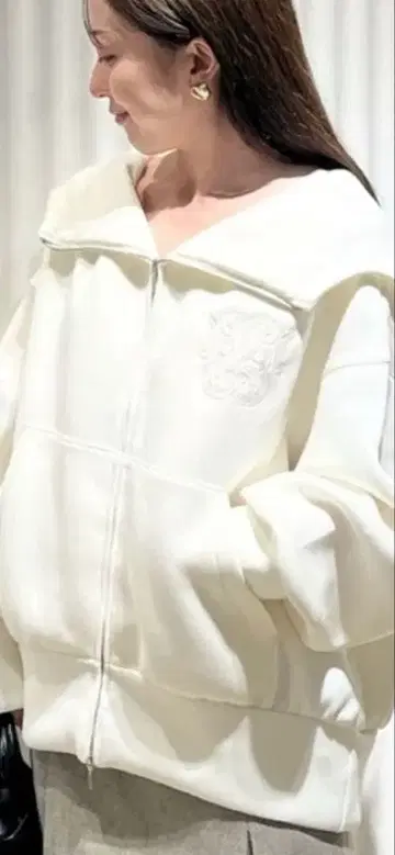 snidel 아주 귀여운 볼륨 후드티