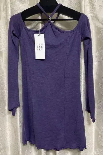 IU 착용 CAPRICEUX 퍼플 긴팔 원피스