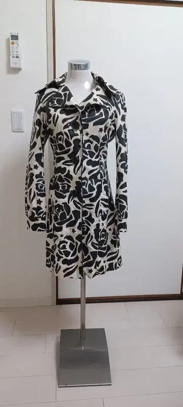 꽃무늬 트렌치코트