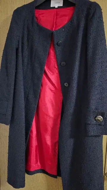 SHIPS 블랙 롱 코트 빨간색 안감