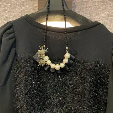 코튼 펄, 비쥬, 프릴 디자인 블랙 목걸이