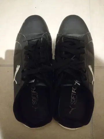 Puma 블랙 스니커즈