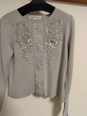 슈퍼 뷰티 그레이 비즈 자수 긴팔 가디건