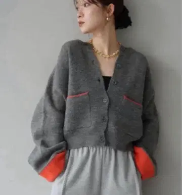 바이컬러 오버 니트 가디건 자켓/lumier 같은 형태