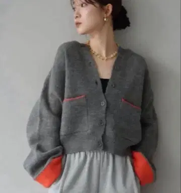 바이컬러 오버 니트 가디건 자켓/lumier 같은 형태