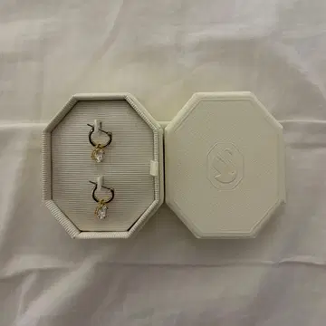 Swarovski 후프 귀걸이 크리스탈 포함