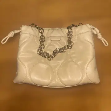 LE VERNIS 퀼팅 복조리 캐서리니 백 베이지