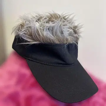 퍼 달린 블랙 캡