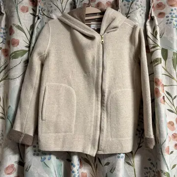 새상품급! 23구 후드 부착 베이지 자켓