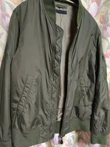 새상품급 UNIQLO MA-1 블루종 올리브 M