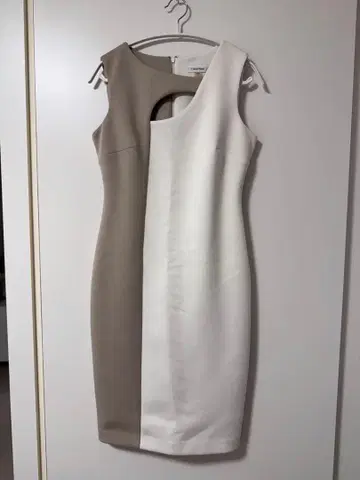 [캘빈 클라인] 슬리브리스 원피스