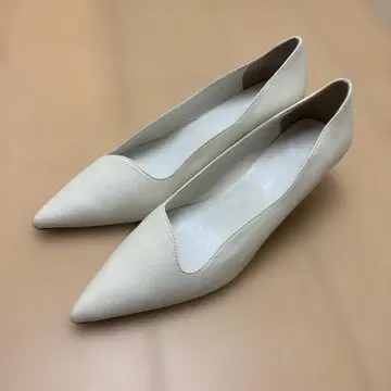 FRAY I.D 커팅 펌프스 화이트