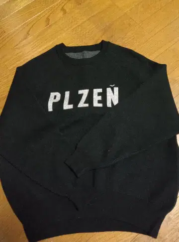 CLOCHE 새상품급 로고 니트 (블랙)