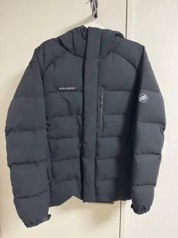 MAMMUT 블랙 다운 자켓 후드 부착
