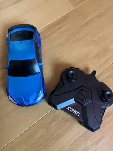 파란색 무선 조종 자동차