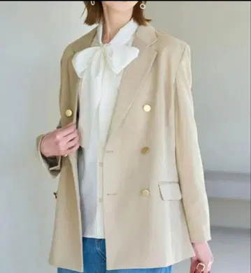 로페피크닉 금장 버튼 테일러드 자켓 더블 브레스트 베이지 38
