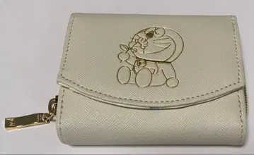 새상품 아이보리 3단 폴더형 지갑 도라에몽 로페피크닉 꽃무늬