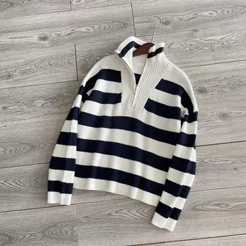스트라이프 하이넥 스웨터