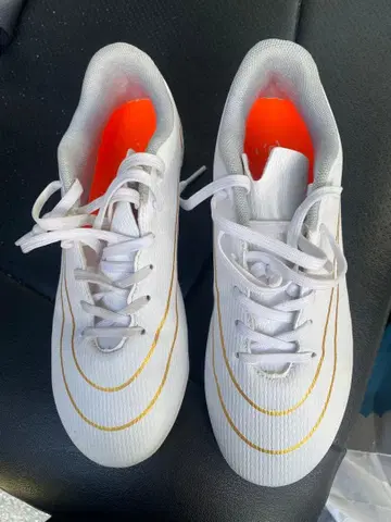 축구화 화이트 골드 10