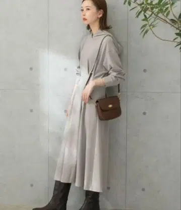 URBAN RESEARCH ROSSO 허리 마크 플레어 후드티 원피스