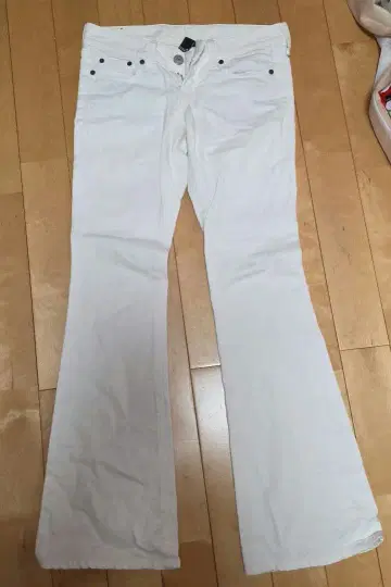 Moussy Jeans 화이트 부츠컷 데님