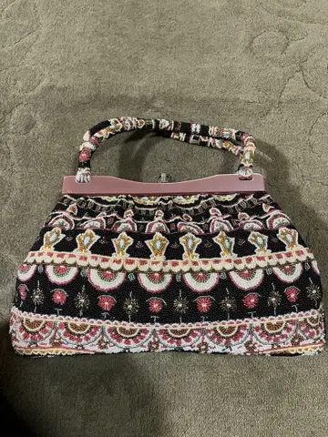 비즈 자수 핸드백 블랙과 핑크