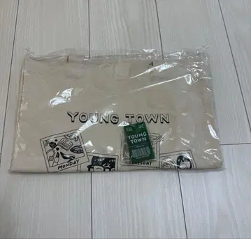 YOUNG TOWN 토트백