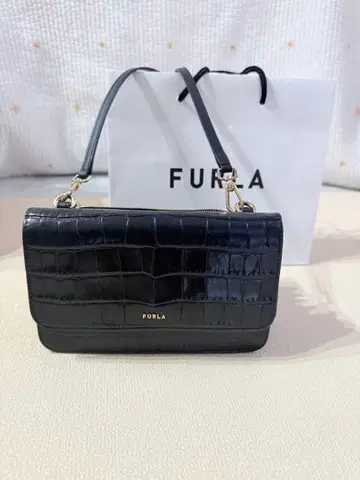FURLA 크로커다일 패턴 블랙 장지갑