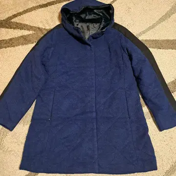 새상품 백화점 19000엔 가벼운 퀼팅 후드 테드 코트