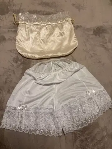 세모아 브라이덜 이너 플레어 팬츠 M 사이즈 포장