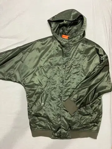 glamb 올리브색 후드 부착 자켓 L 사이즈
