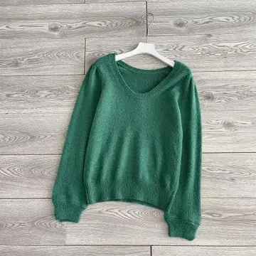 그린 컬러 V넥 긴팔 니트