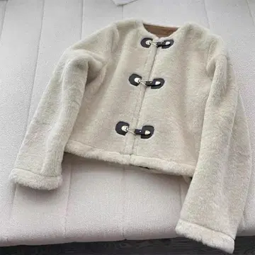 크림색 플리스 자켓