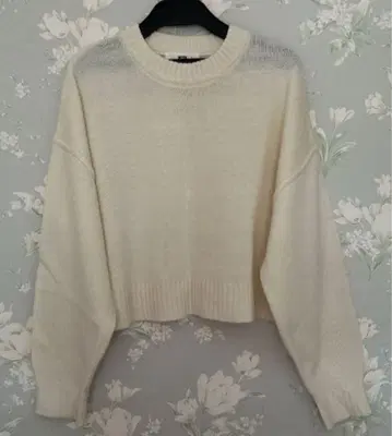 아이보리 크롭 니트 스웨터