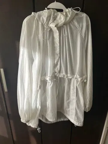 MOUSSY 후드 부착 화이트 아우터