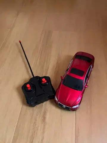 빨간색 무선 조종 자동차