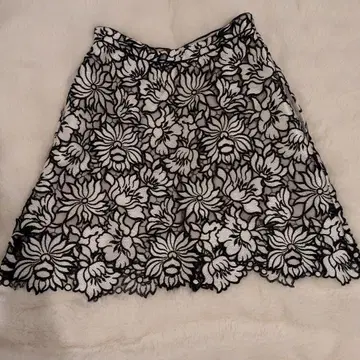 셀프 포트레이트 꽃무늬 레이스 타이트 스커트