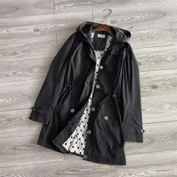 블랙 후드 부착 롱 코트