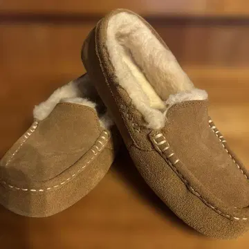 UGG 모카신 양가죽 베이지