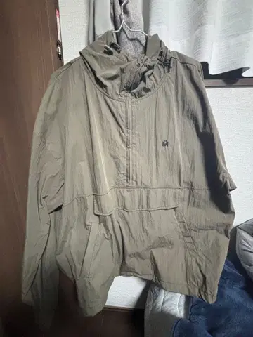 올리브 그린 나일론 아노락 자켓