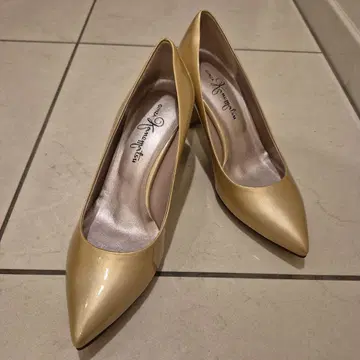 골드 스틸레토 하이힐