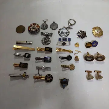 넥타이핀과 기타 세트