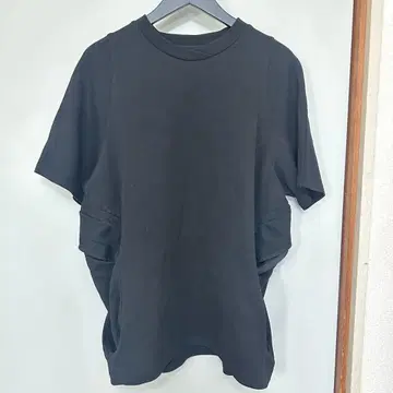 블랙 반팔 셔츠 사이드 포켓 포함