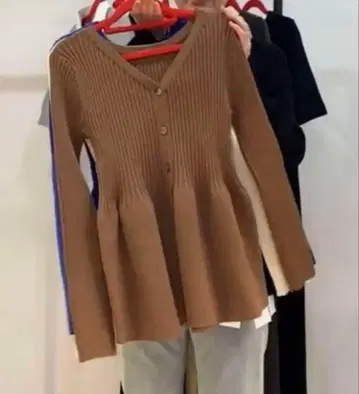 BASEMENT ONLINE 페플럼 니트 베이스먼트 브라운