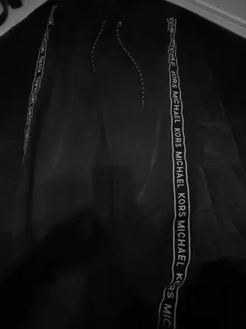 MICHAEL KORS 블랙 조거 팬츠