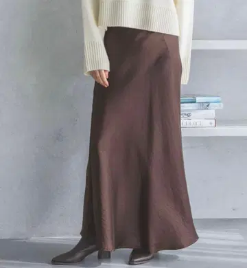 아파트 바이 로리즈 브라이트 내로우 스커트