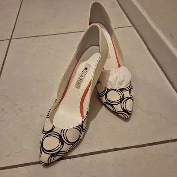 DIANA 원형 무늬 하이힐 23.5cm