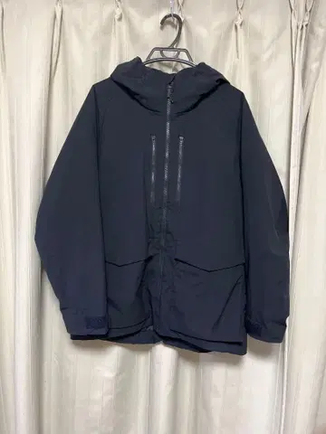 GU 네이비 후드 부착 다운 자켓