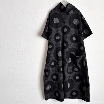 반팔 롱 원피스 롱 기장 원형 무늬 올 패턴 블랙 개성적